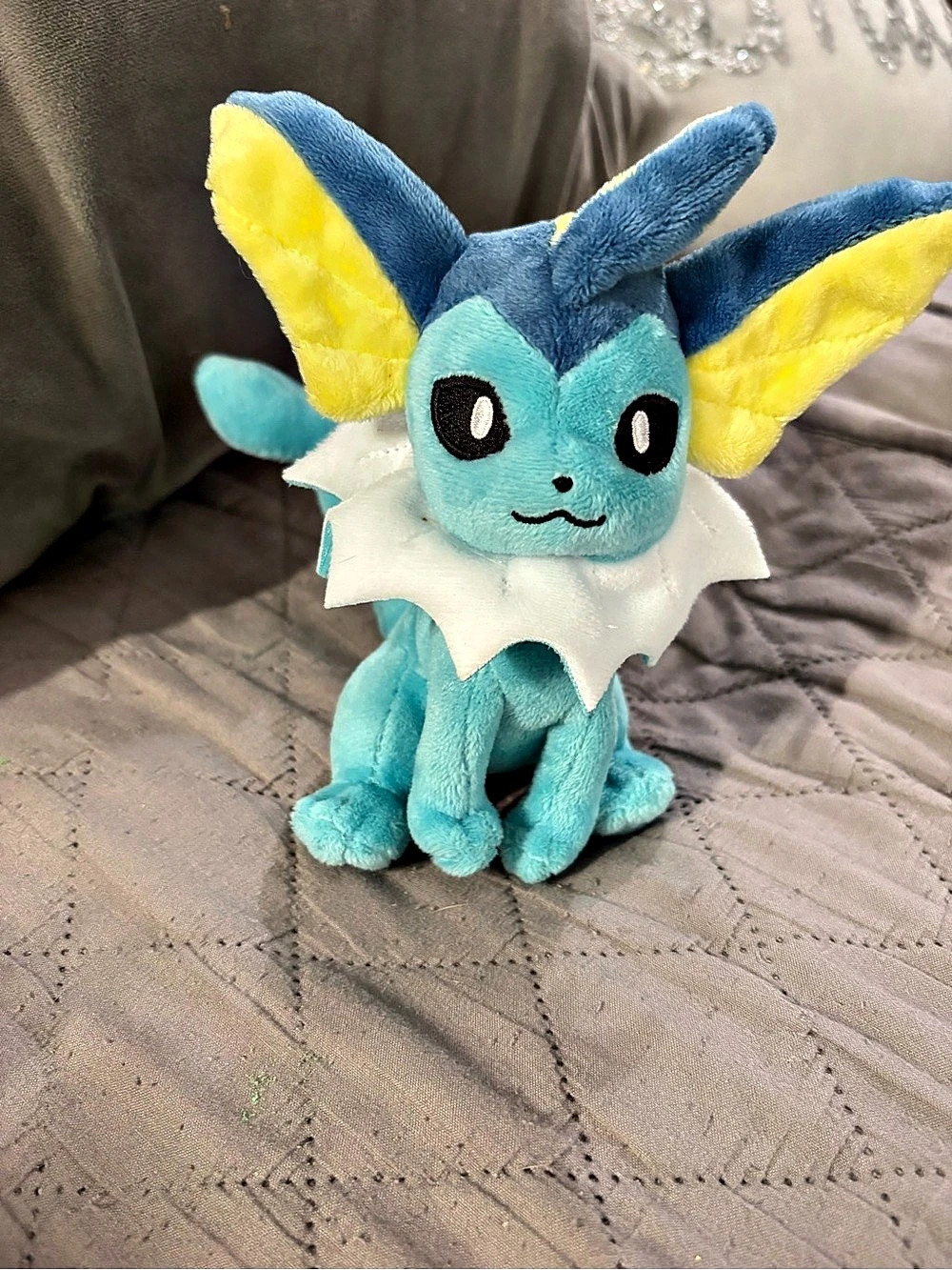 Pokemon Center Vaporeon Pokémon Fit Plush / Sitting Cuties Toy Blue & Yellow